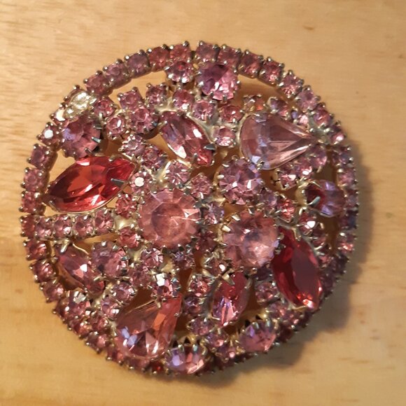 1960s Weiss Pink Rhinestone 2 Inch Circular Domed Vintage Brooch - Picture 9 of 16